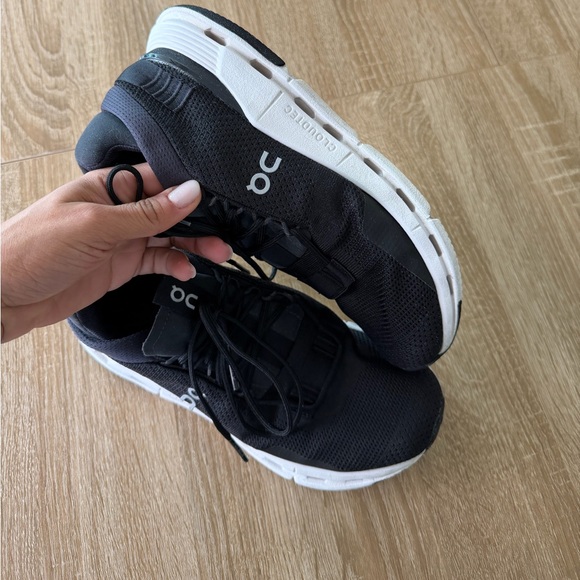 On sneakers - Picture 6 of 6